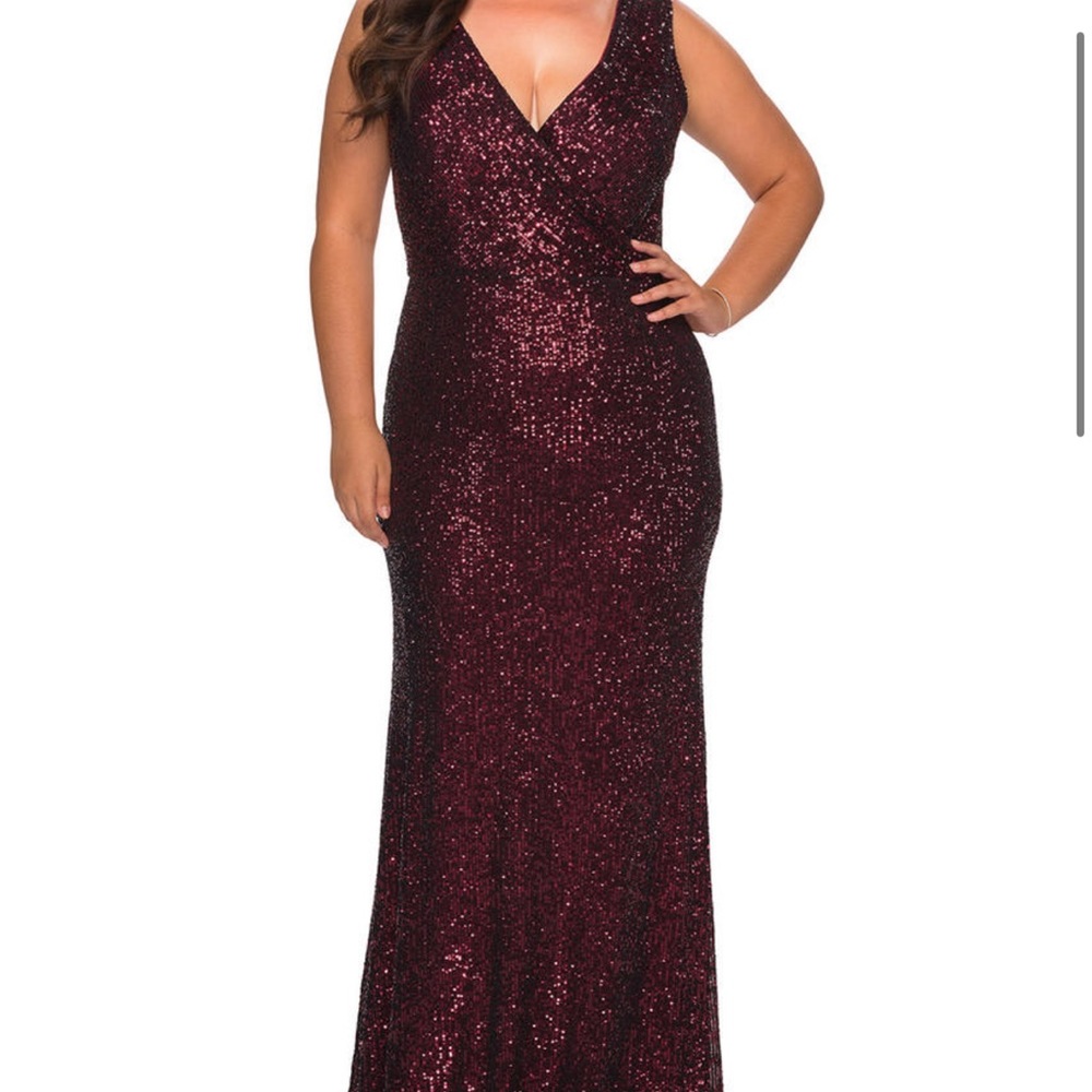 LA FEMME CURVE PLUS SIZE Sequin Gown